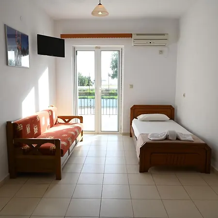 Ξενοδοχείο Surf Βασιλική