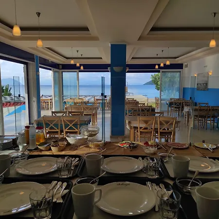 Ξενοδοχείο Surf 2*