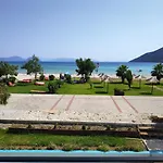 Surf Hotel 2*