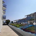 Surf Hotel 2*