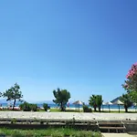فندق Surf